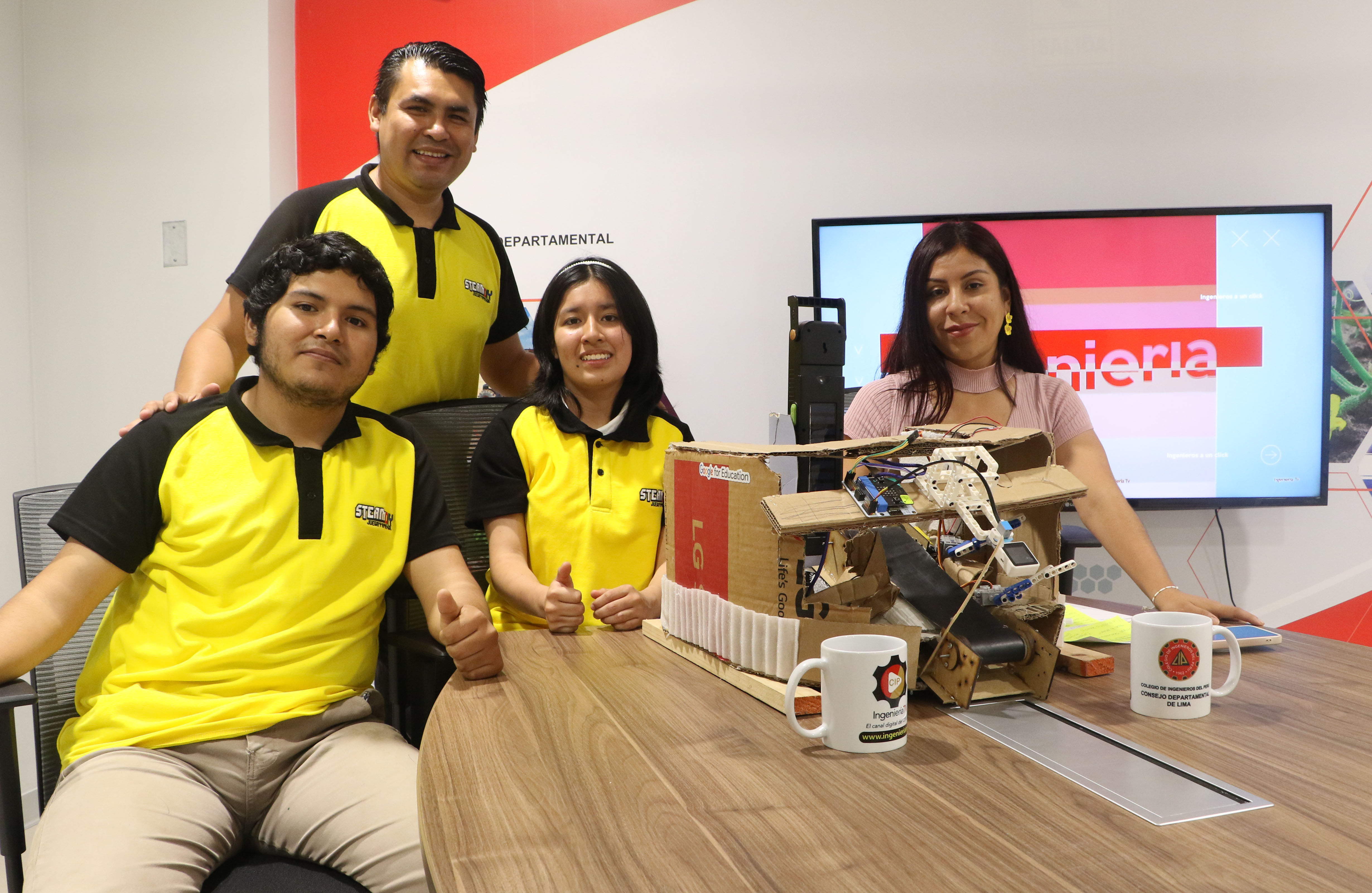 Ganadores de concurso de robótica Hackathon